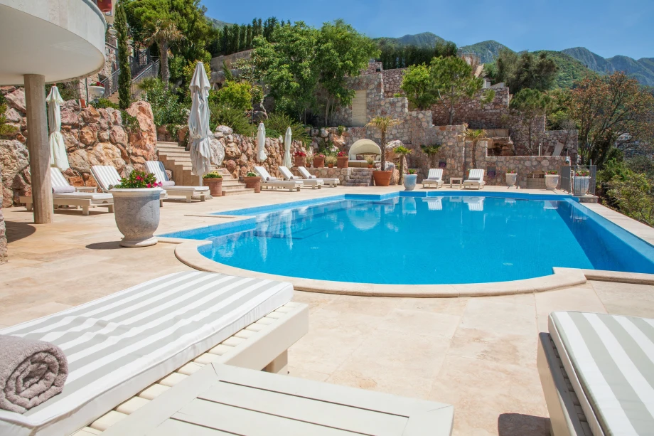 Infinity pool at Villa Cliffside Royal Estate with Adriatic backdrop