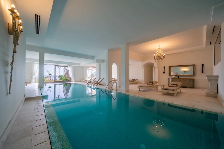 Indoor swimming pool at Villa Cliffside Royal Estate