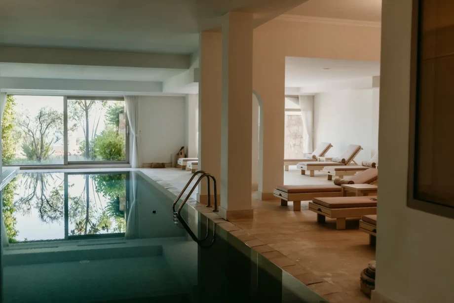 Private spa lounge at Villa Cliffside Royal Estate