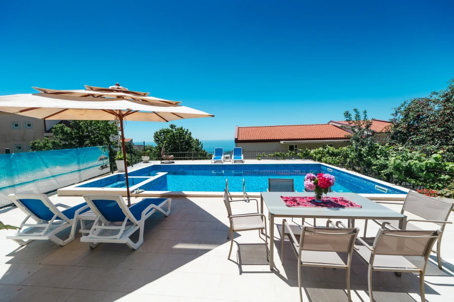 Moonstruck Villa with Pool