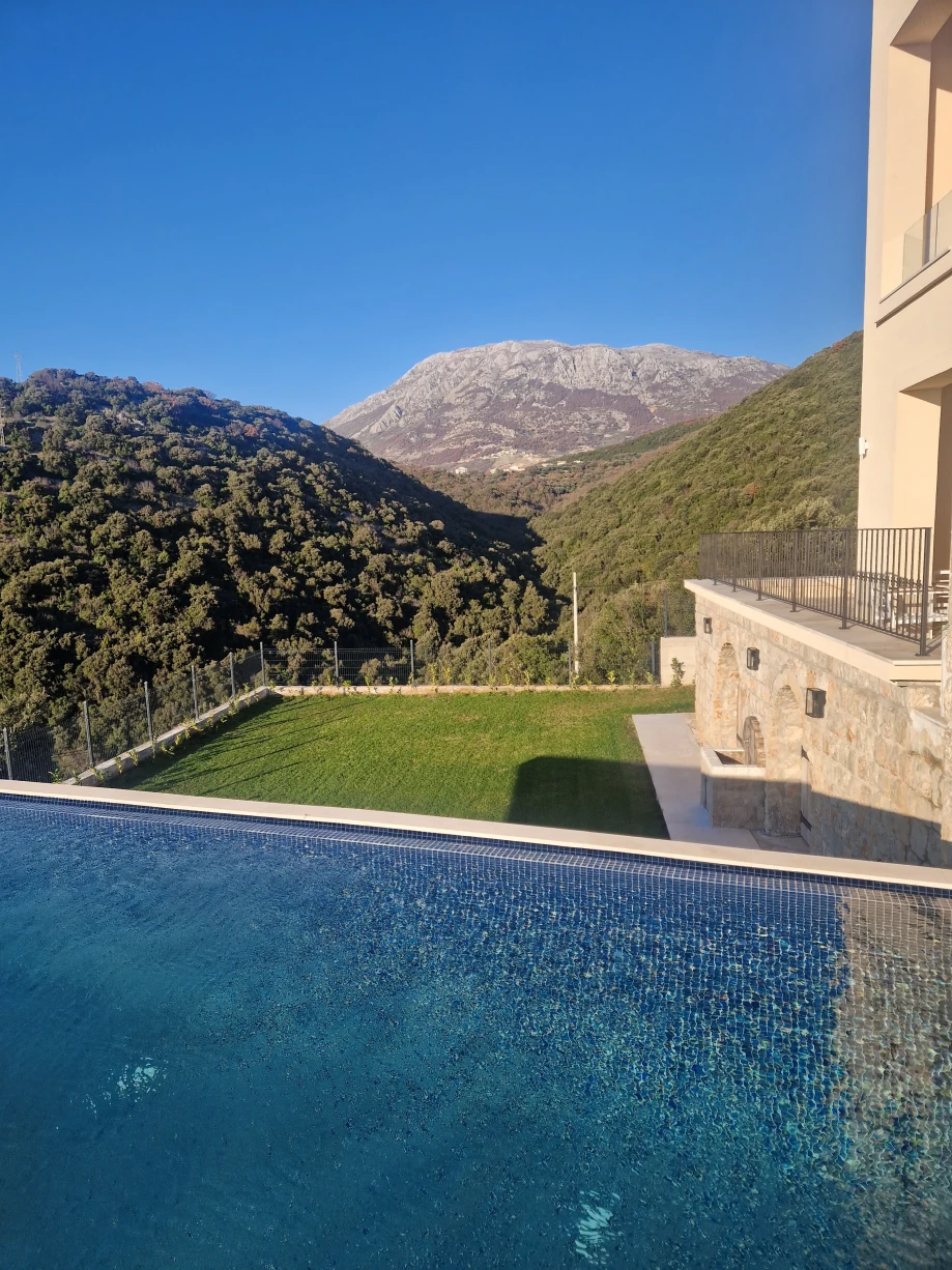 Infinity Pool at Villa Calista Cove with Stunning Adriatic Backdrop