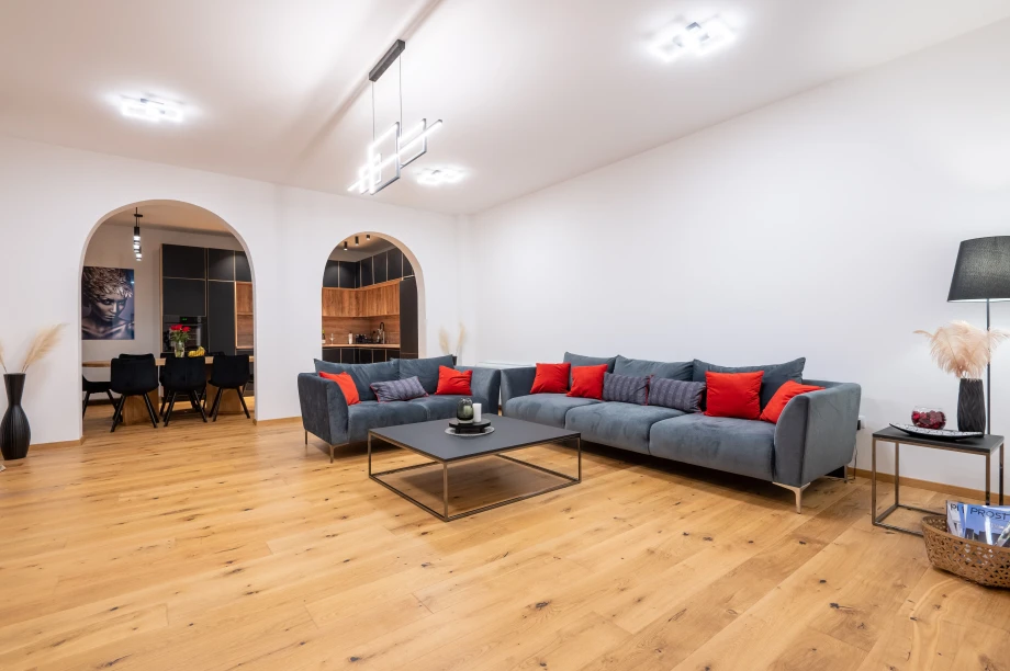 Wide Cozy Living Area at Villa Calista Cove with Inviting Design