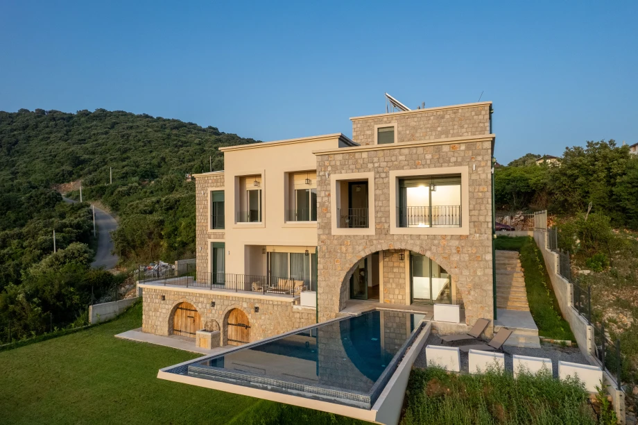 Outdoor View Surroundings at Villa Calista Cove with Natural Landscape