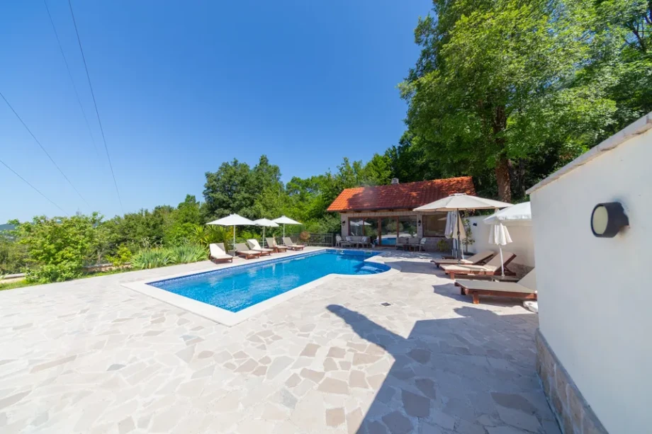 Poolside Relaxation Zone with Sun Umbrellas and Loungers at Villa Gardenia 1