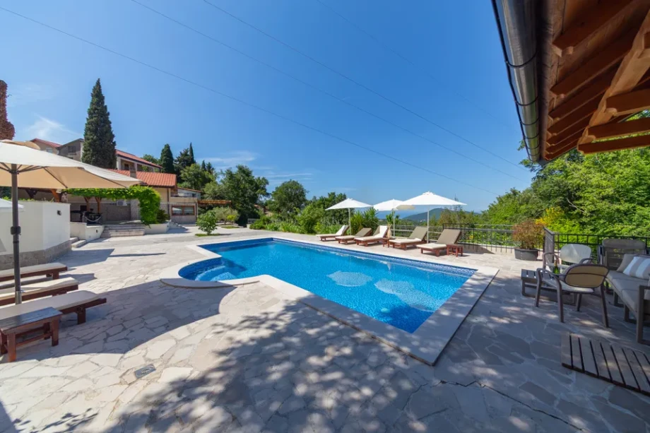 Pool Setting and Outdoor Arrangement at Villa Gardenia 1