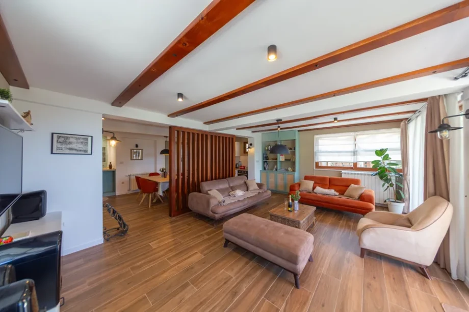 Spacious Living Room with Sofa Seating at Villa Gardenia 1