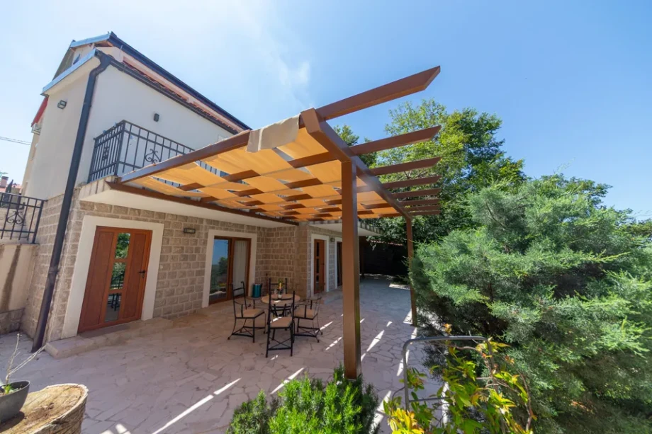 Outdoor View of Villa Gardenia 2 with Surrounding Landscape and Exterior Space