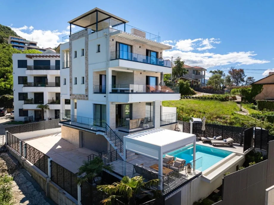 Luxury Outdoor View with Contemporary Villa Design | Villa Calma Montenegro