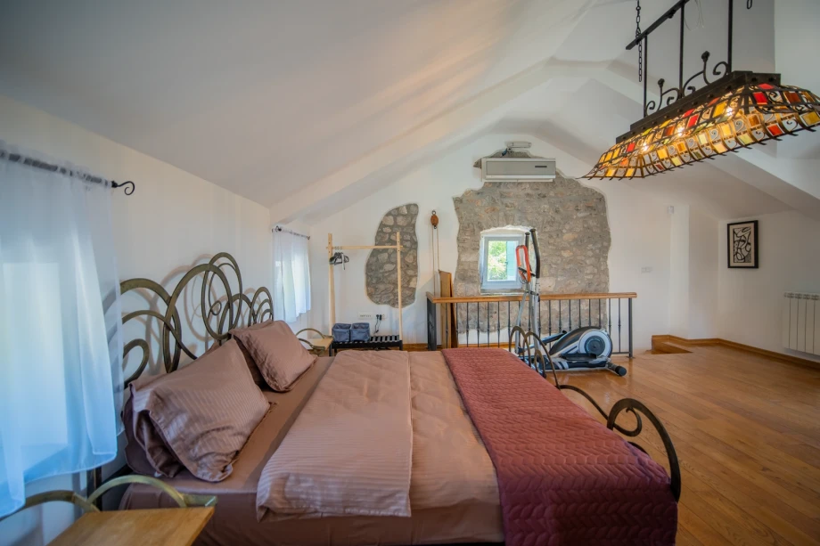 Master Bedroom with King-Size Bed and Elegant Modern Interior