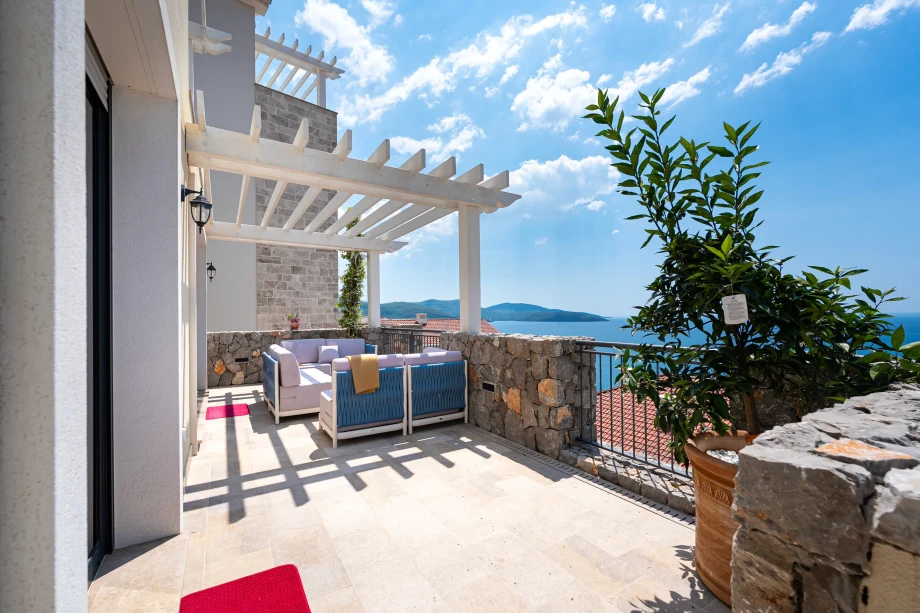 Sea-View Terrace Retreat at Coastal Elegance Residences