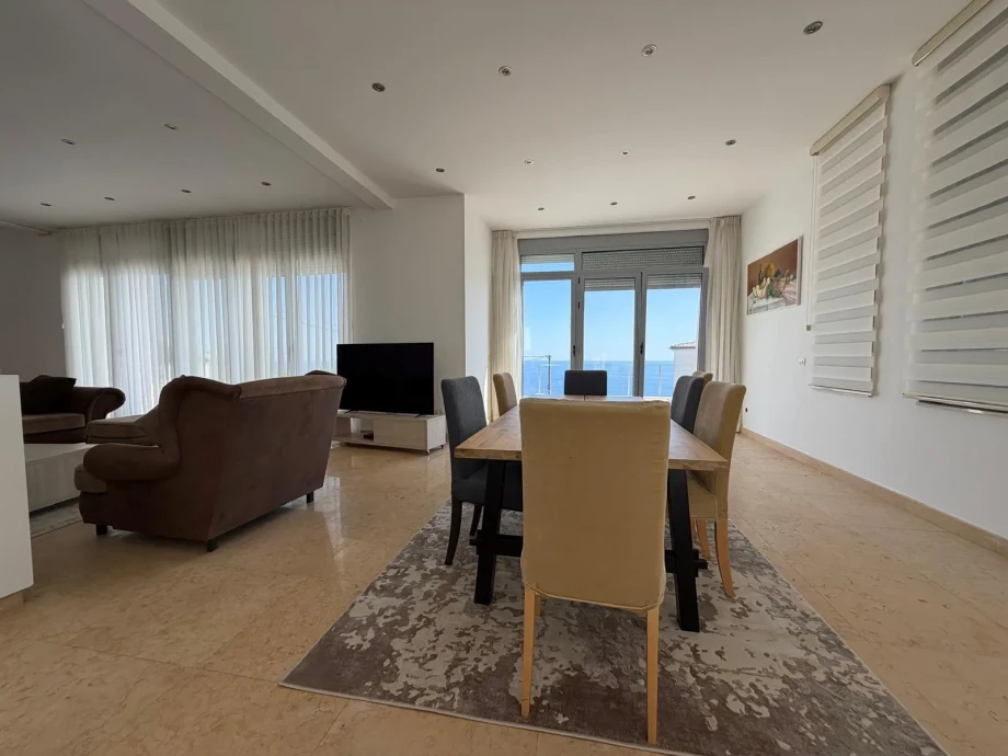 Open-Plan Dining Space at Villa Celestia