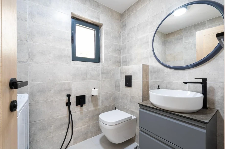Elegant Guest Restroom with Contemporary Styling