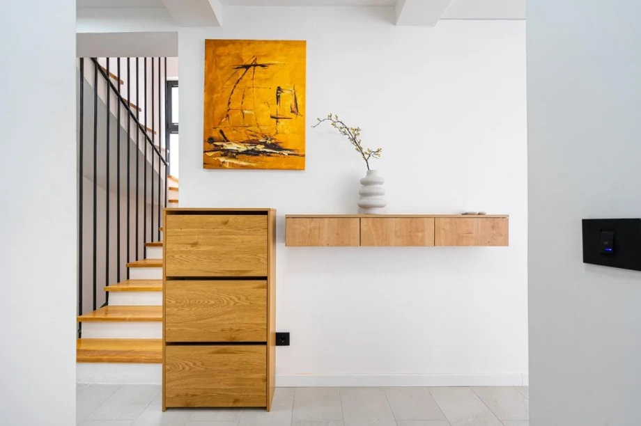 Modern Stairway with Elegant Interior Design