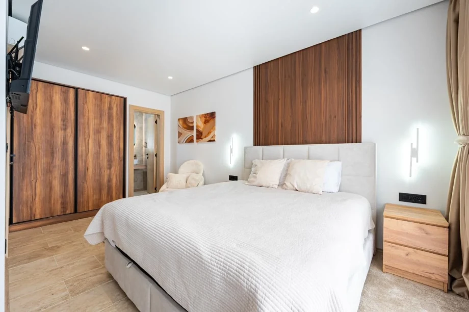 Refined Bedroom Interior with Elegant Furnishings