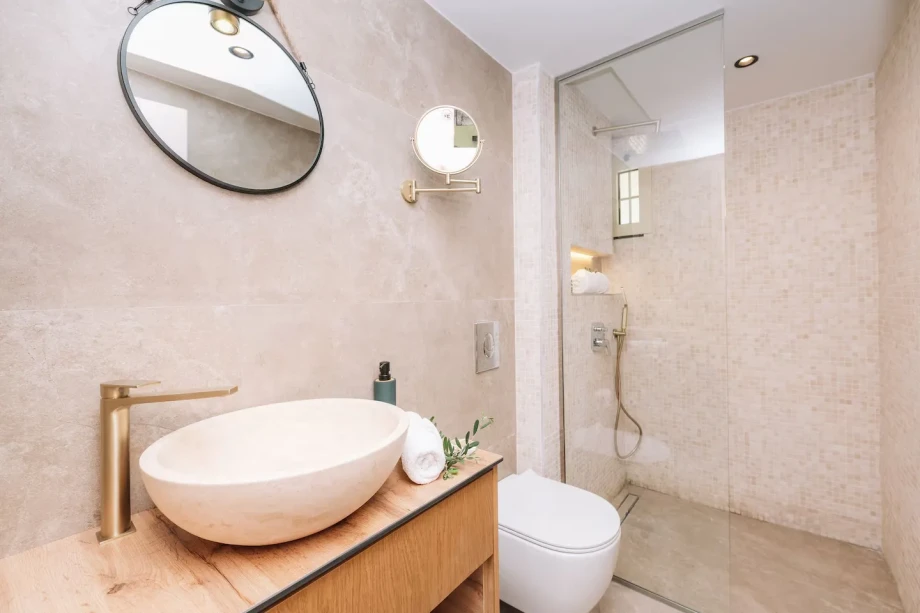 Bathroom with Walk-In Shower at Villa Rametto