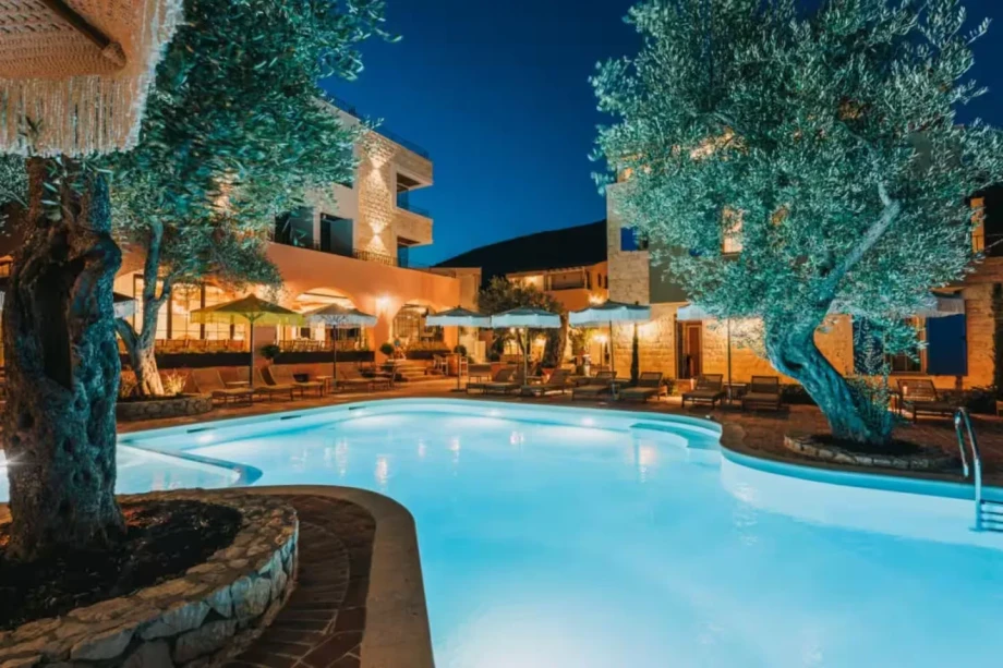Shared Swimming Pool at Villa Rametto