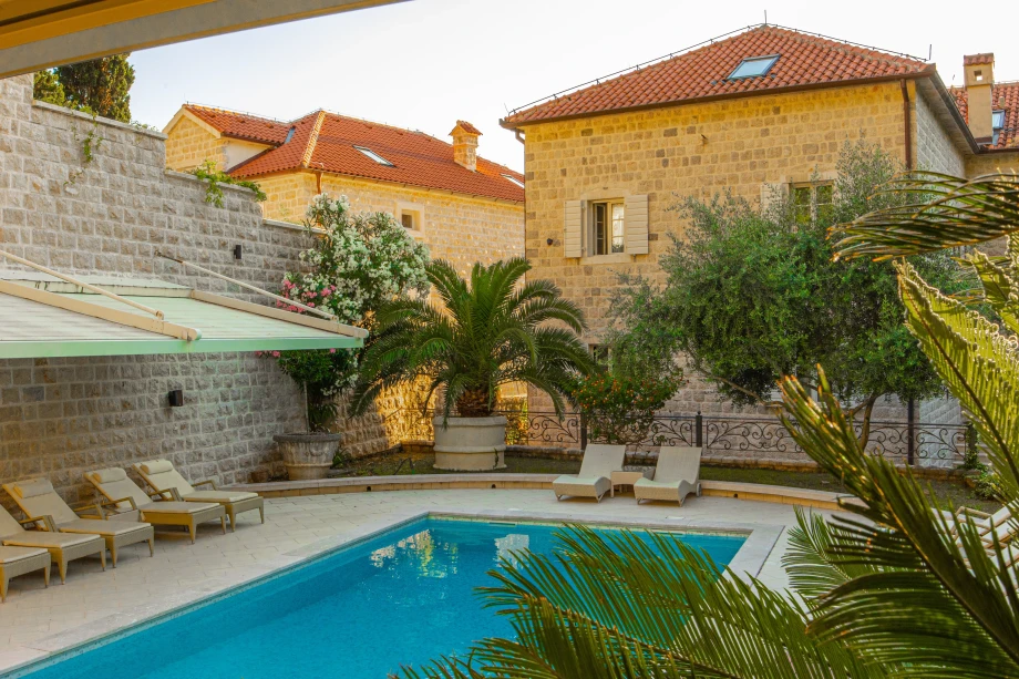 Mediterranean Courtyard Garden | Stone House Seafront Villa