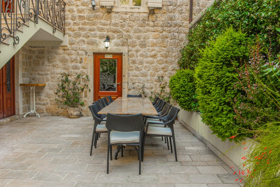 Alfresco Dining Area | Stone House Seafront Villa